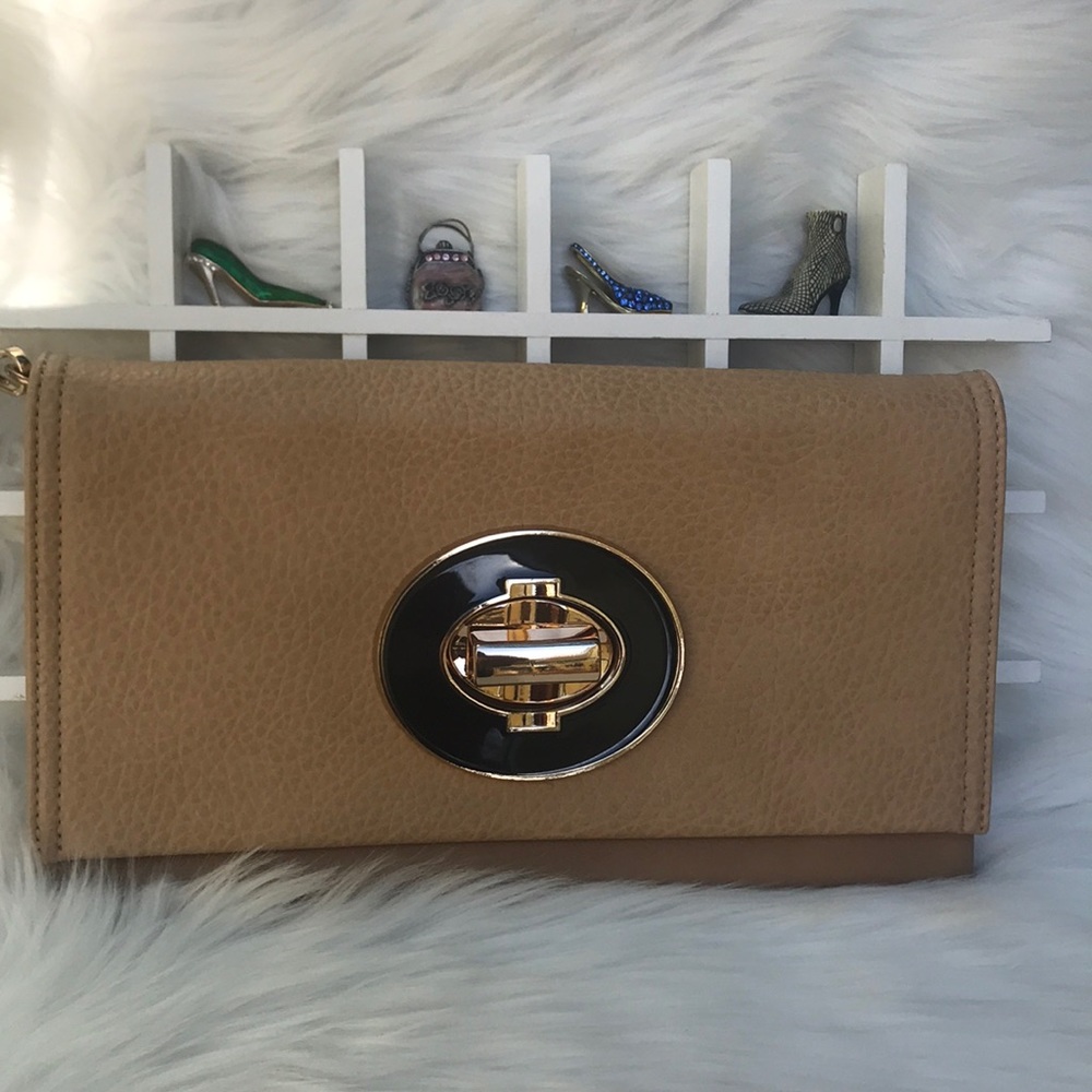 Envelope bag with turn luck .